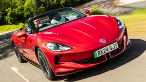 300 lóerős motor 5 millió forintért: a kínai MG olyan sportautót épített ami letaszítja a Golfot a trónról