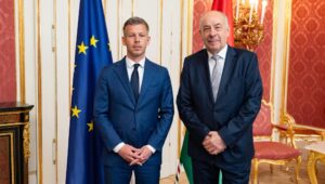 Magyar Péter lemondásra sürgeti Magyarország köztársasági elnökét, méltatlannak nevezi