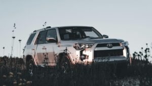 Toyota 900 000 autót hív vissza világszerte: RAV4 és Highlander tulajdonosok azonnal ellenőrizzék