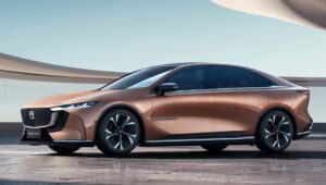 1 L/100 km autópályán és 10 év motorgarancia: az új Mazda amely megrengeti a Skoda Octaviát