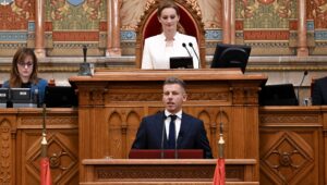 Magyar Pétert a Harmadik Magyar Köztársaság kilencedik miniszterelnökévé avatták
