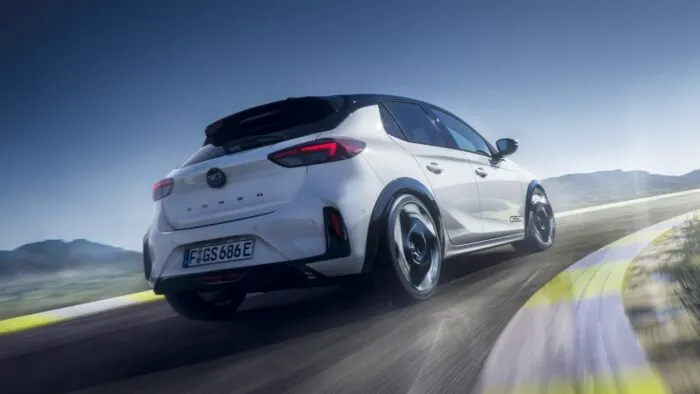 Opel Corsa GSE 6 700x394