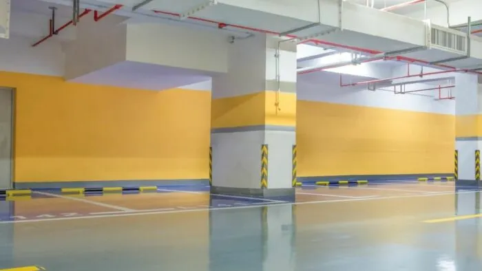 Garázshely autók nélkül 700x394