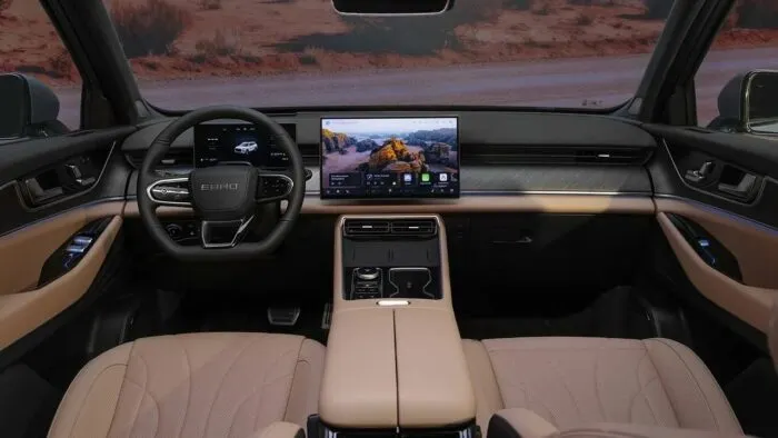 Ebro S900 PHEV 2026 belső 1 700x394