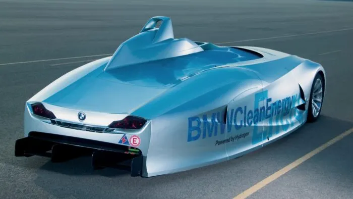 BMW H2R Concept 8 700x394