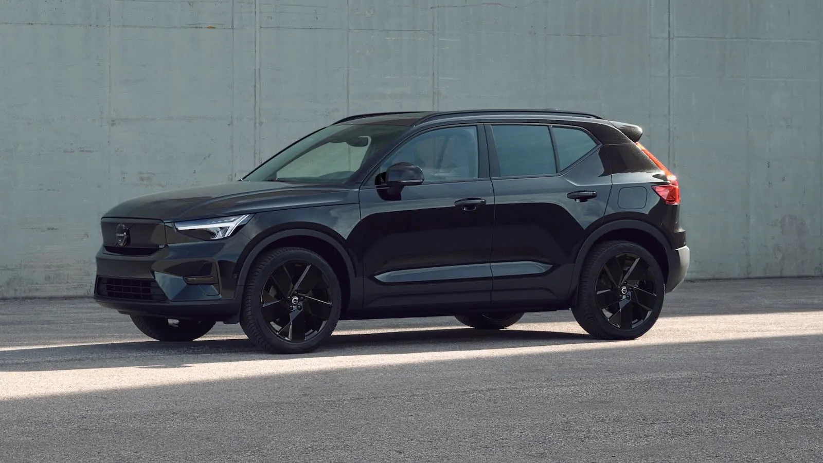 Volvo EX40 Black Edition 2024 3