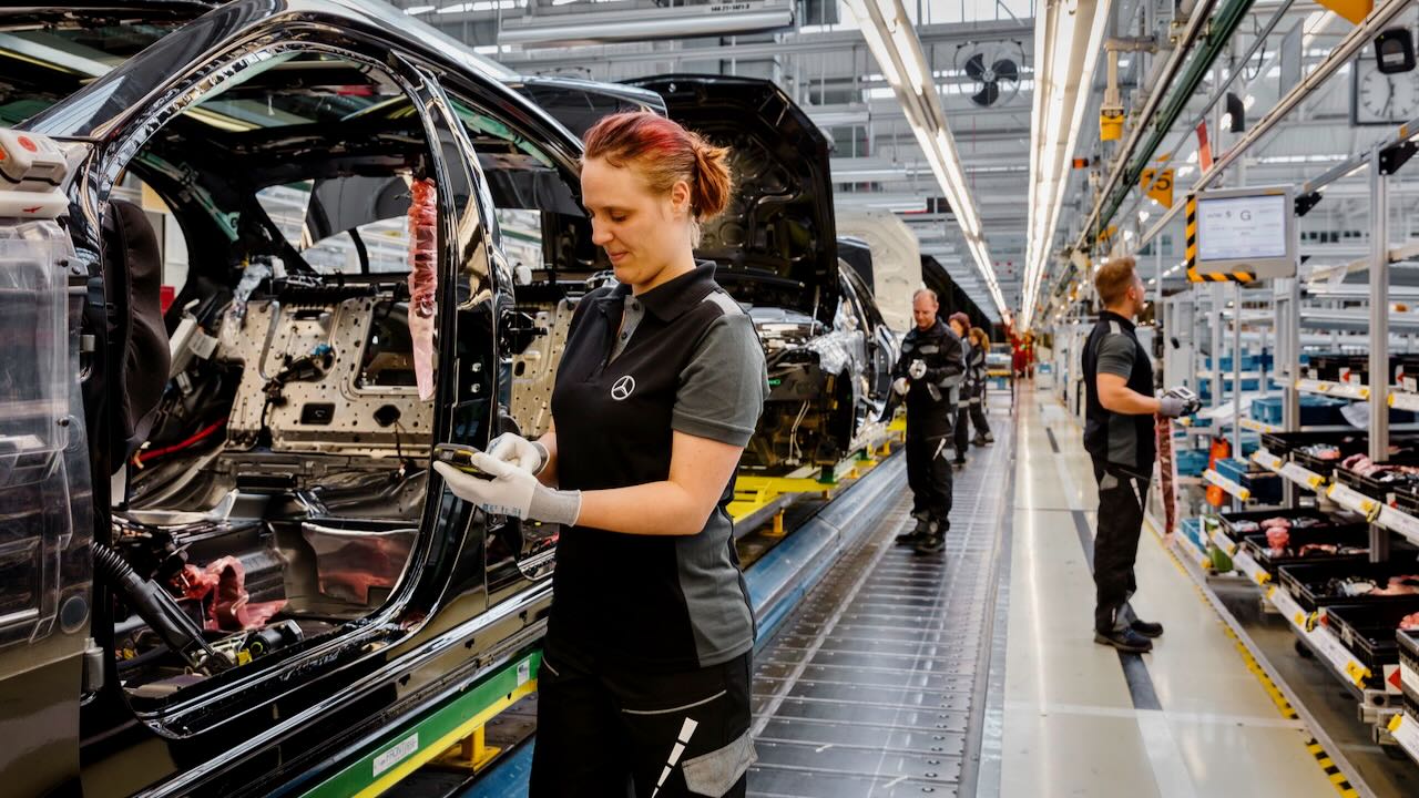 A hiányzások problémája az autóiparban: 50%-kal nő, és egész gyárakat tesz sakkban
