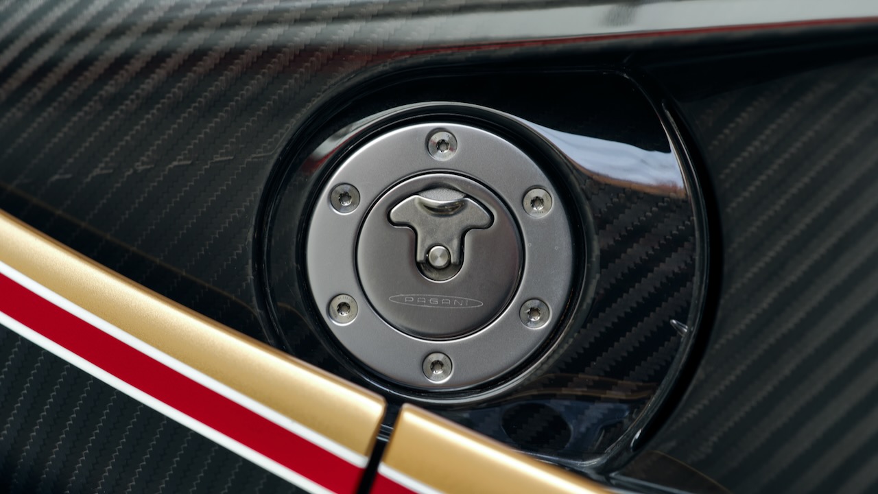 Hogyan lehetséges, hogy egy Pagani csavarjai annyiba kerülnek, mint egy Porsche 911-é?
