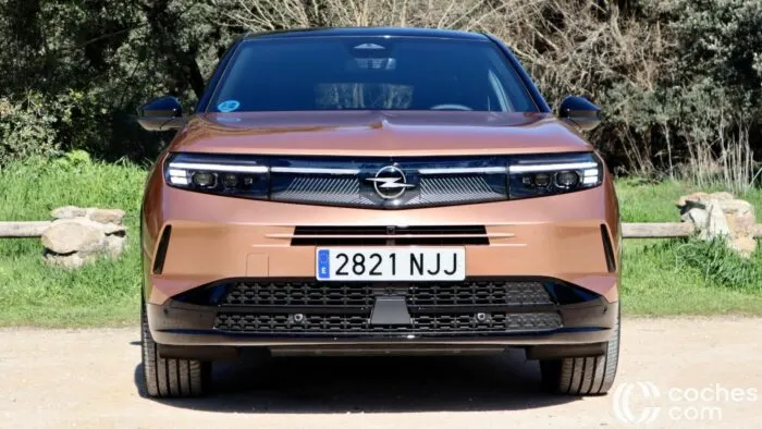 Opel Grandland PHEV teszt 1 700x394