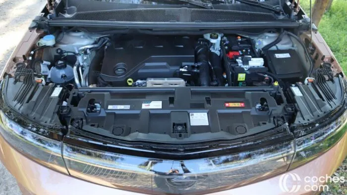 Opel Grandland PHEV motorteszt 1 700x394