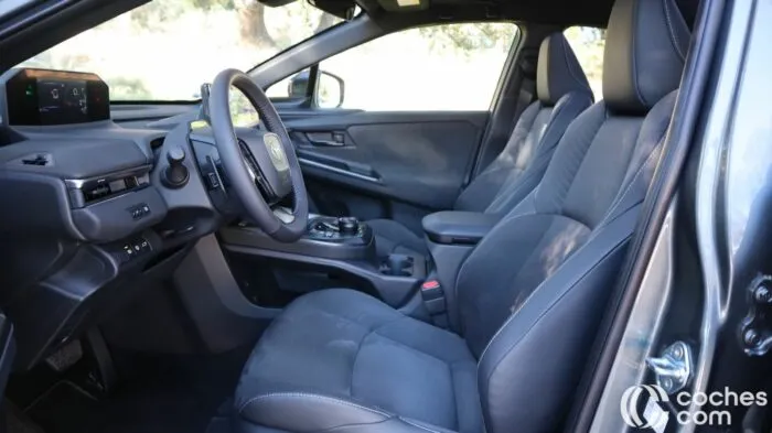Toyota CH R elektromos belső teszt 10 700x393