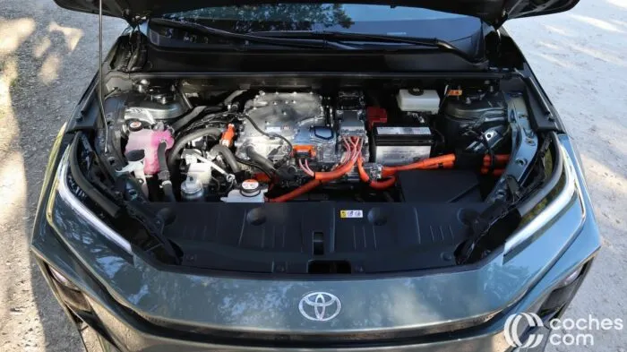 Toyota CH R elektromos motor teszt 1 700x393