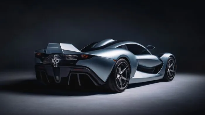 Hennessey Blackbird 3 700x394