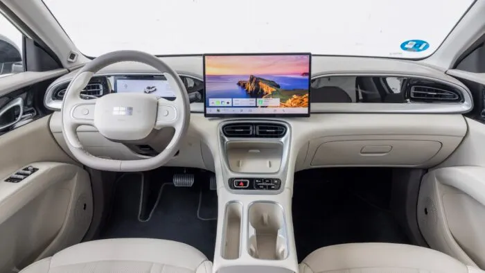 Geely E2 Interior 5 700x394