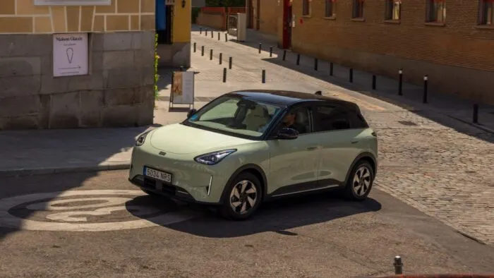 Geely E2 Dinamico 20 700x394