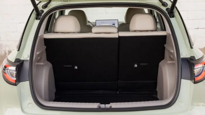 Geely E2 Interior 7 700x394