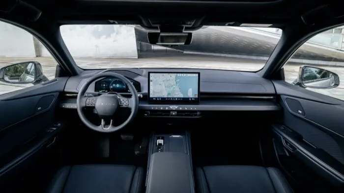 Lexus ES 300h belső 1 700x394