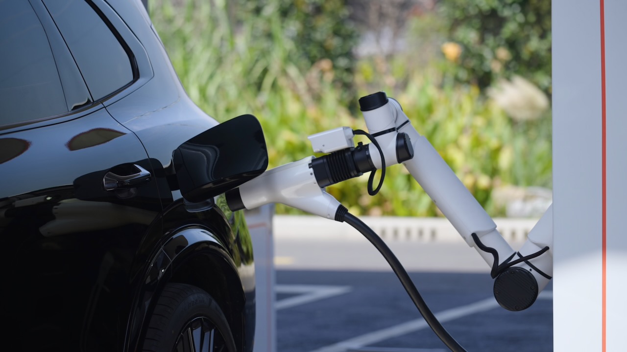 A Geely készen áll a gyorstöltésre: akár 2250 kW-ig, és kevesebb, mint öt perc múlva 10-ről 70%-ra