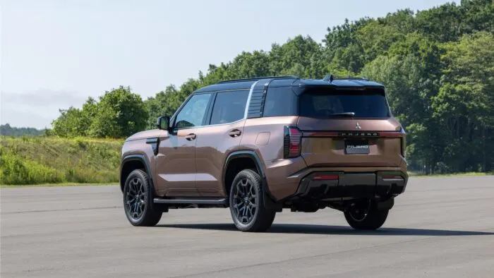 Mitsubishi Pajero 2027 8 700x394