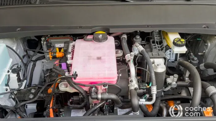 Geely E5 teszt 18 700x394