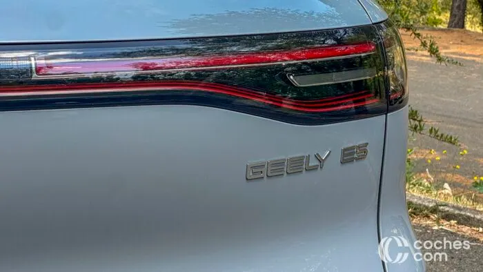 Geely E5 teszt 20 700x394
