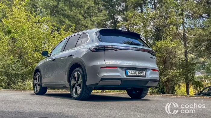 Geely E5 teszt 04 700x394