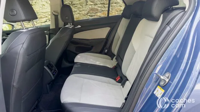 Volkswagen Golf Phev Test 21 700x394