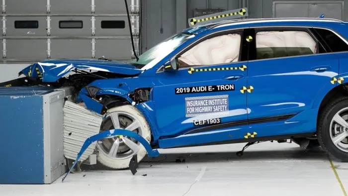 Audi E Tron törésteszt 1 700x394